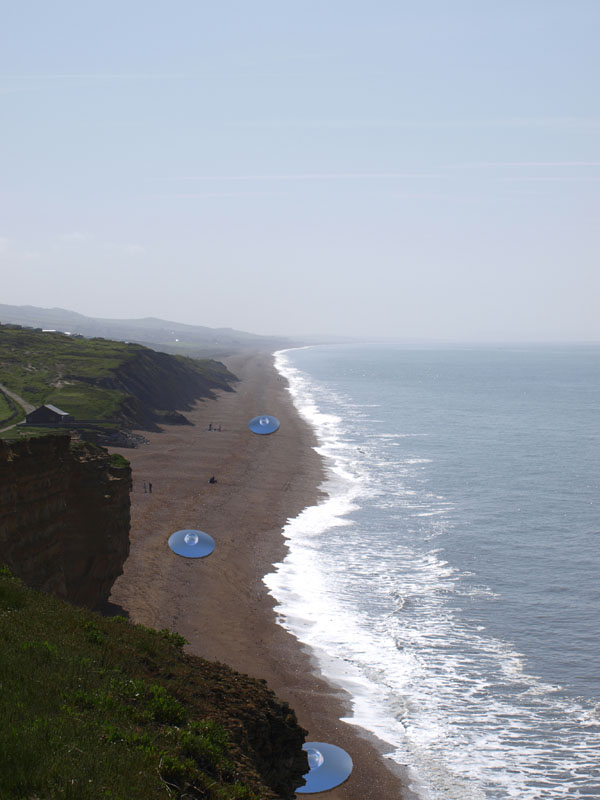 090915-Even_Aliens_need_a_day_at_the_beach!-Matthew_Spencer-Smith