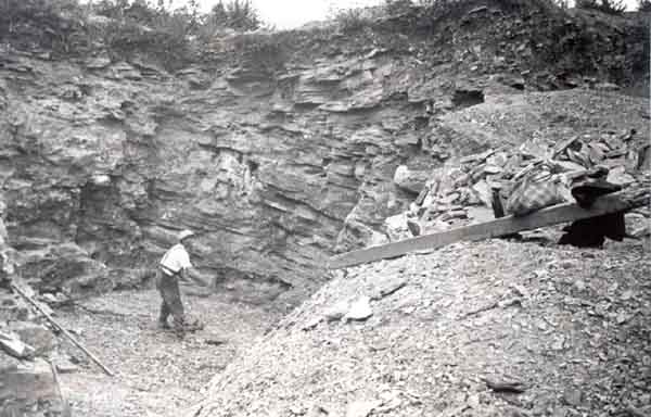 Fred Roper working Woolinge Quarry c1935