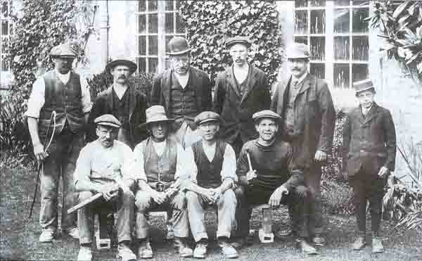 Bartlett's building workforce at Norburton around 1913