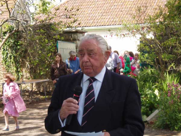 Rear Admiral Gwyn Pritchard Opens Fayre